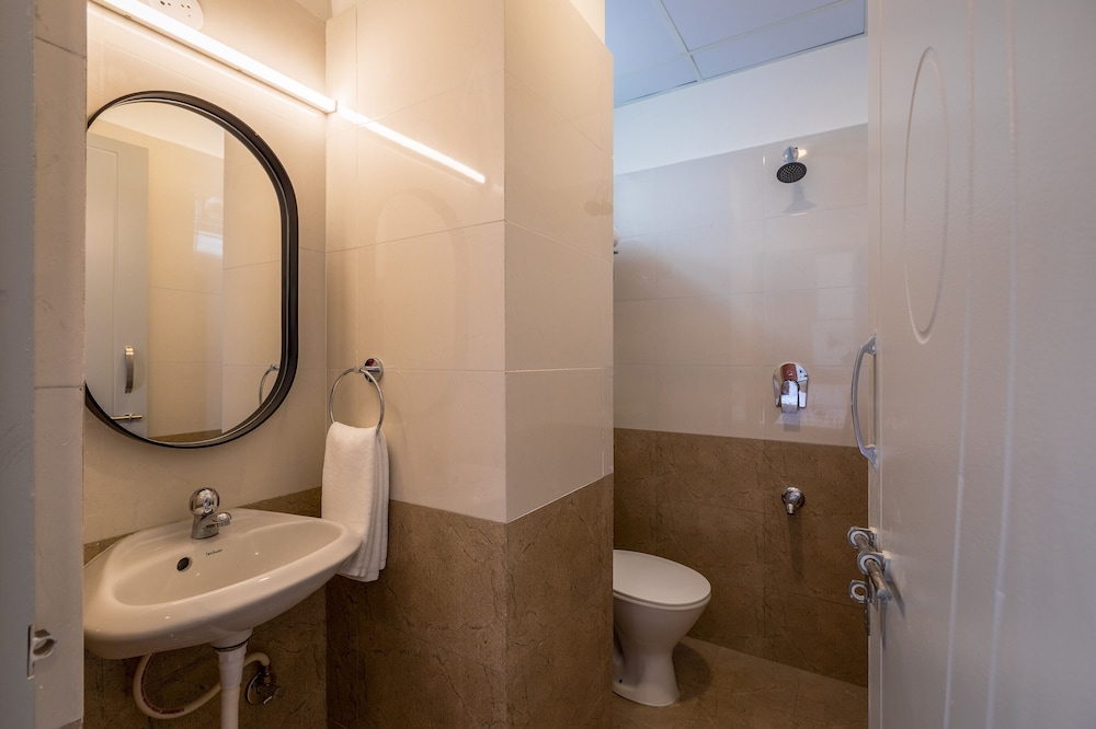 Basic Double Room - Photo 9