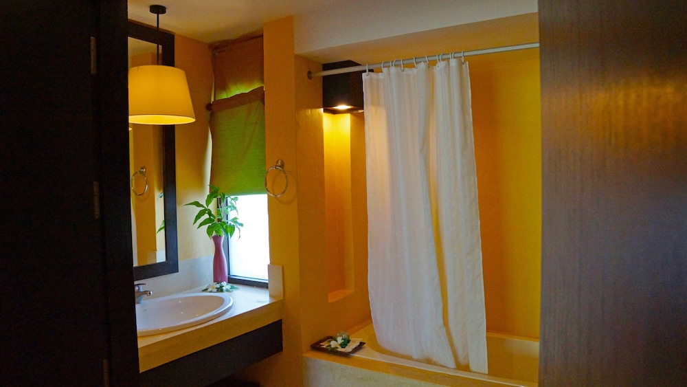 Deluxe Room - Photo 3