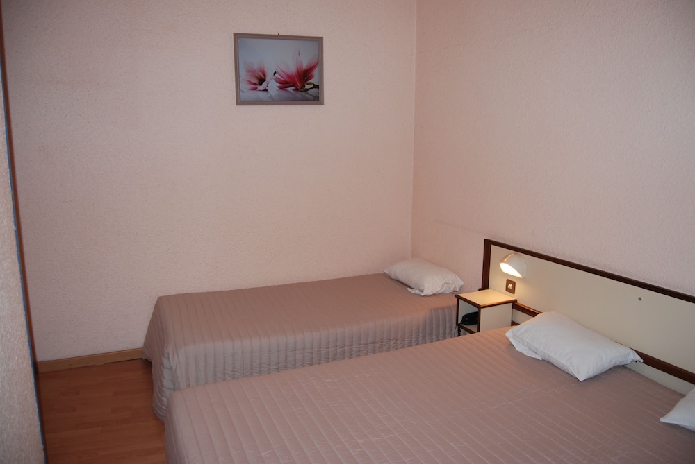 Triple Room, Bathtub photo 2