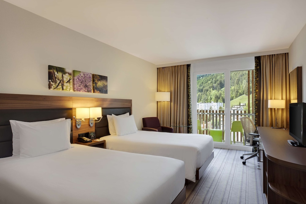 Family Room, 1 King Bed, Connecting Rooms thumbnail 5