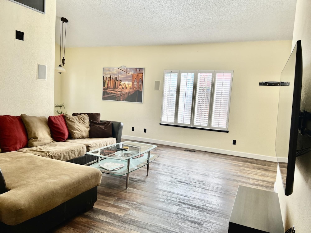 DT Reno - 4BR Home w Patio BBQ Grill Games Room, Photo 33