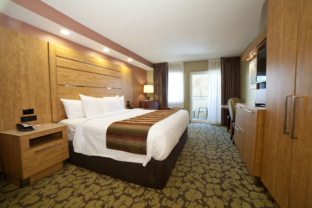 Premier Room, 1 King Bed, Refrigerator & Microwave, Partial Ocean View