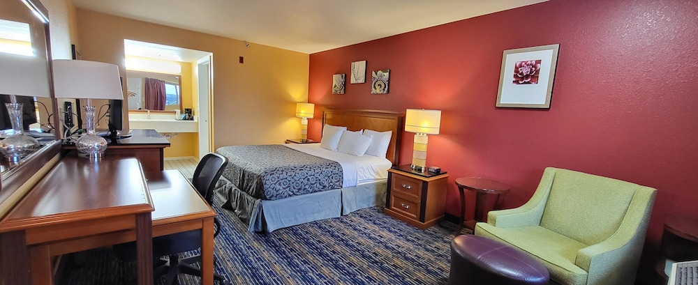Deluxe Room, 1 King Bed with Sofa bed, Non Smoking - Photo 3