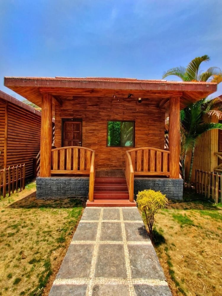 Traditional Studio Suite