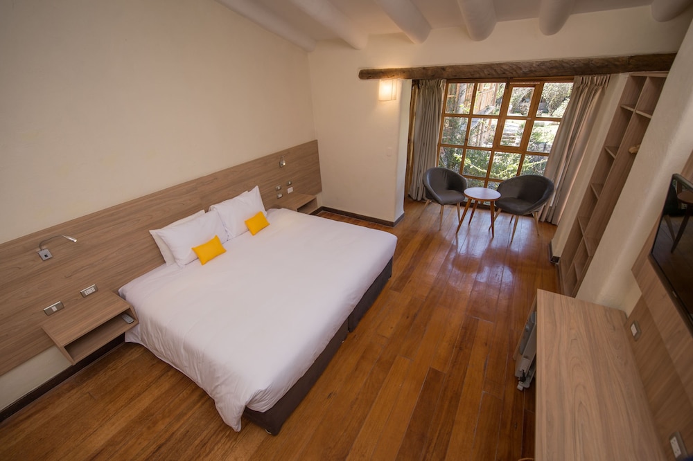 Superior Double Room, 1 King Bed, Mountain View