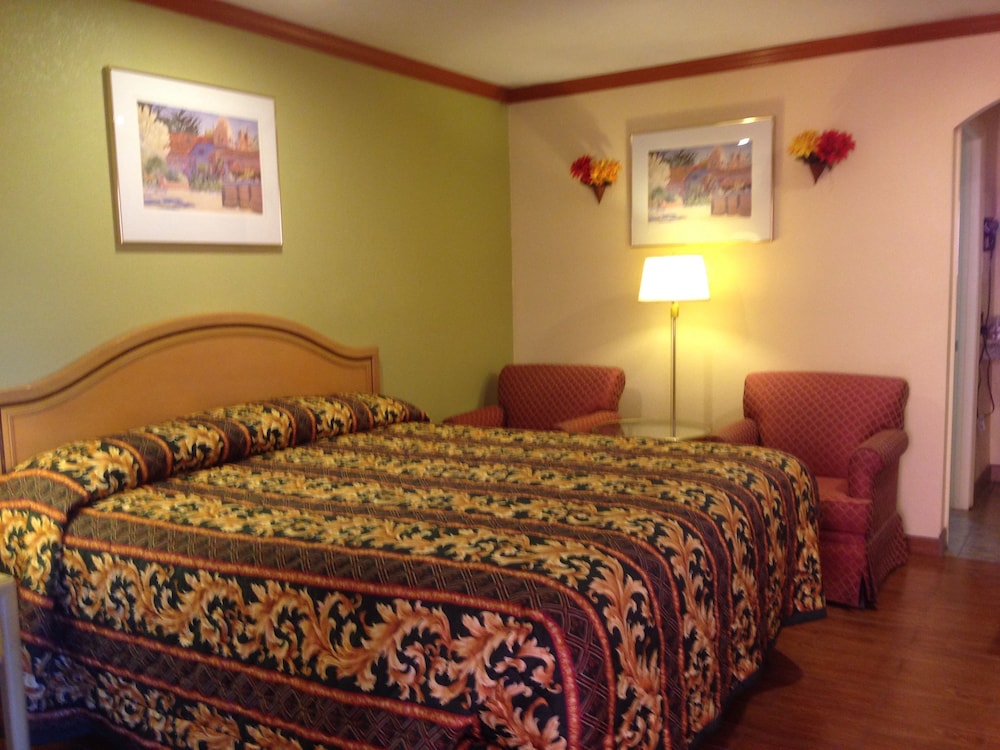 Standard Room, 1 King Bed photo 1