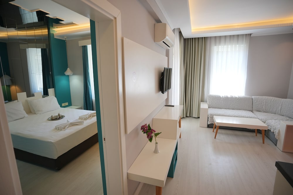 Suite, 1 Bedroom, Non Smoking, Mountain View