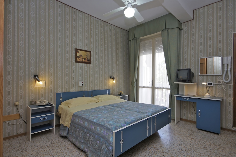 Economy Double Room photo 3