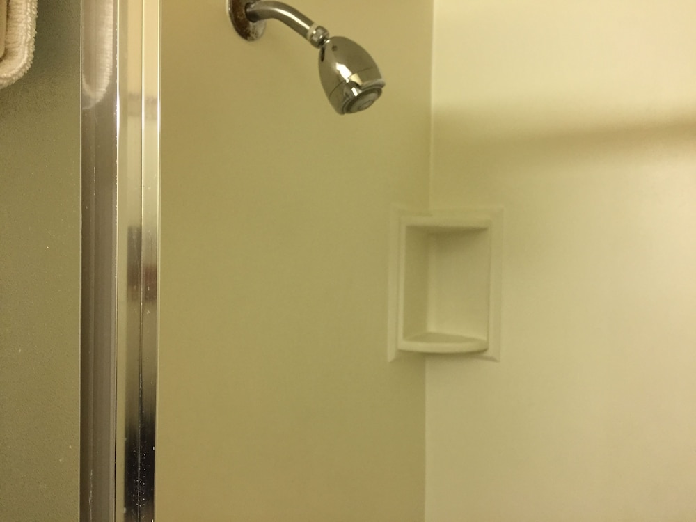Standard Room, 1 King Bed thumbnail 5