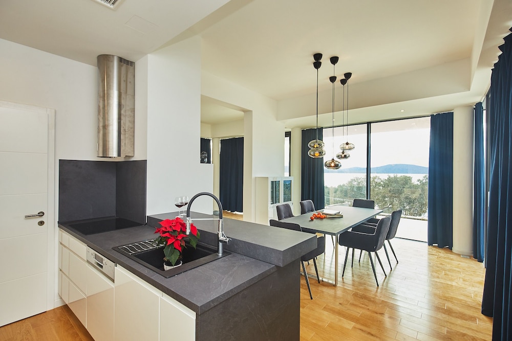 Design Villa, 6 Bedrooms, Private Pool, Sea View (6 Bedrooms)