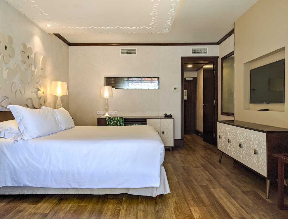 Classic Room, 1 King Bed, Ocean View