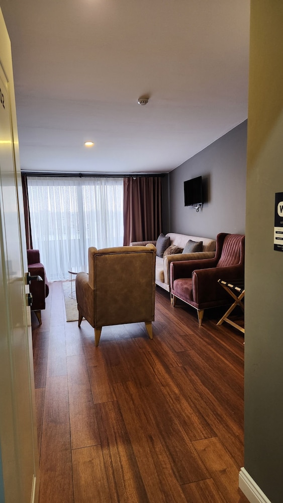 Family Suite, 1 Bedroom, City View photo 3