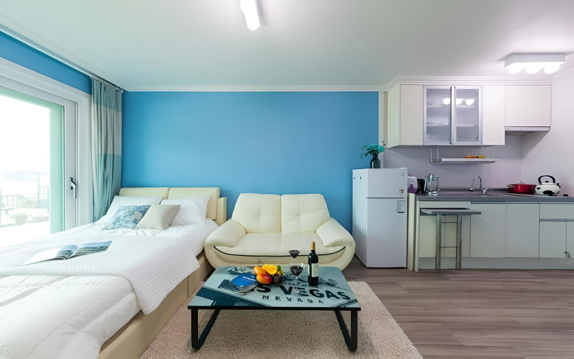 Room (101 sky blue) photo 3