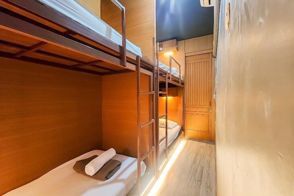 Economy Quadruple Room, Shared Bathroom photo 3