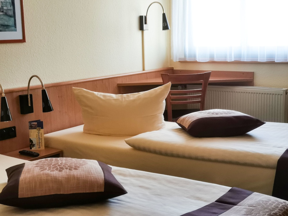Double or Twin Room - Photo 5