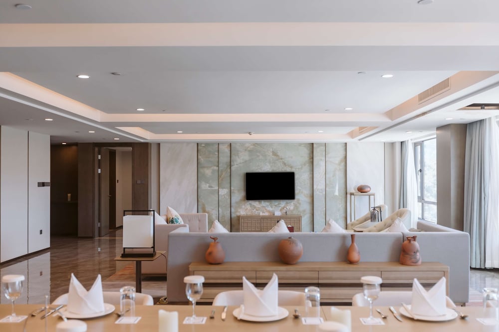 Presidential Suite, 1 Bedroom thumbnail 5
