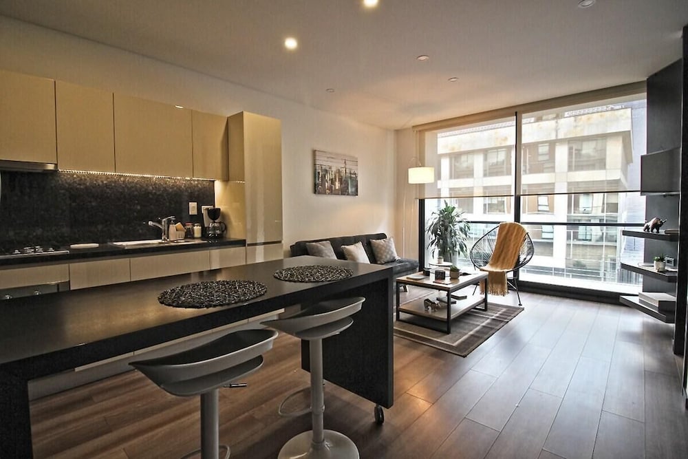 Premier Condo, Non Smoking, Balcony