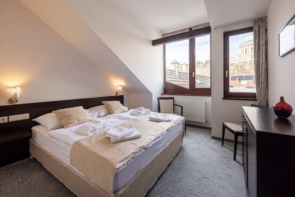 Design Suite, 1 Bedroom, Bathtub, City View photo 3