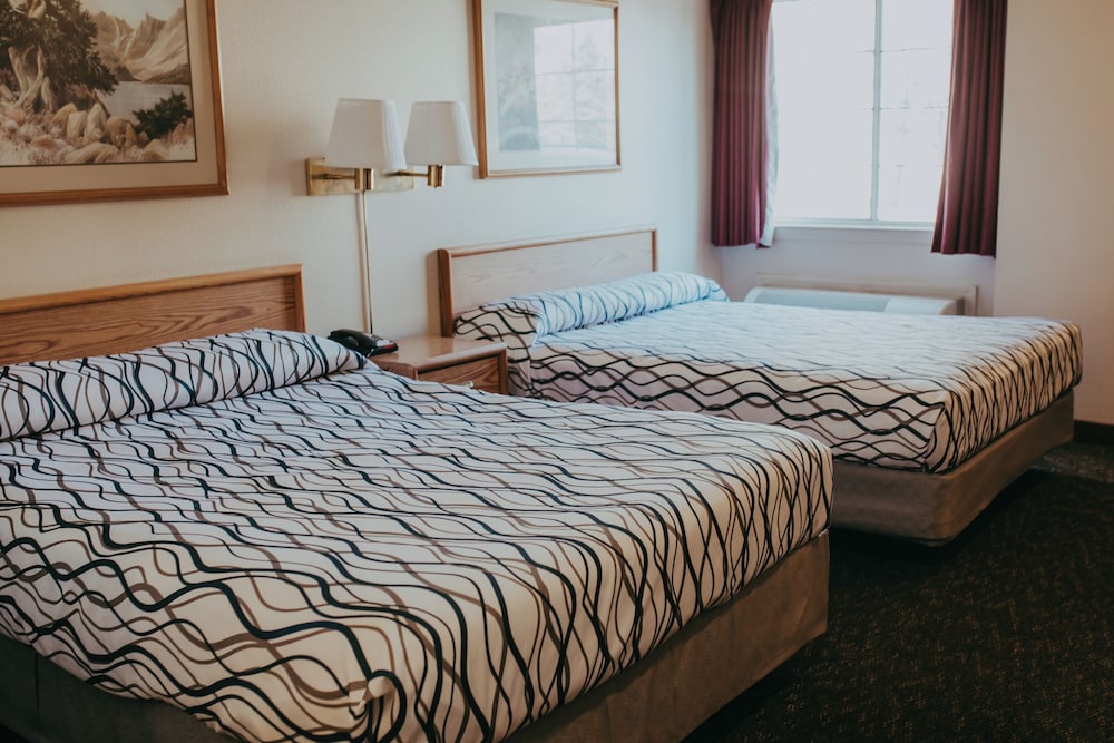 Standard Room, 2 Queen Beds photo 2