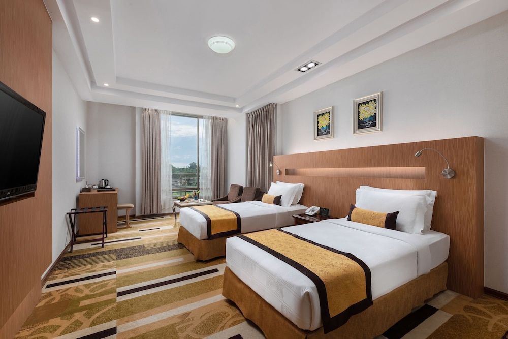 Deluxe Room, 2 Twin Beds, Non Smoking, No Windows photo 1