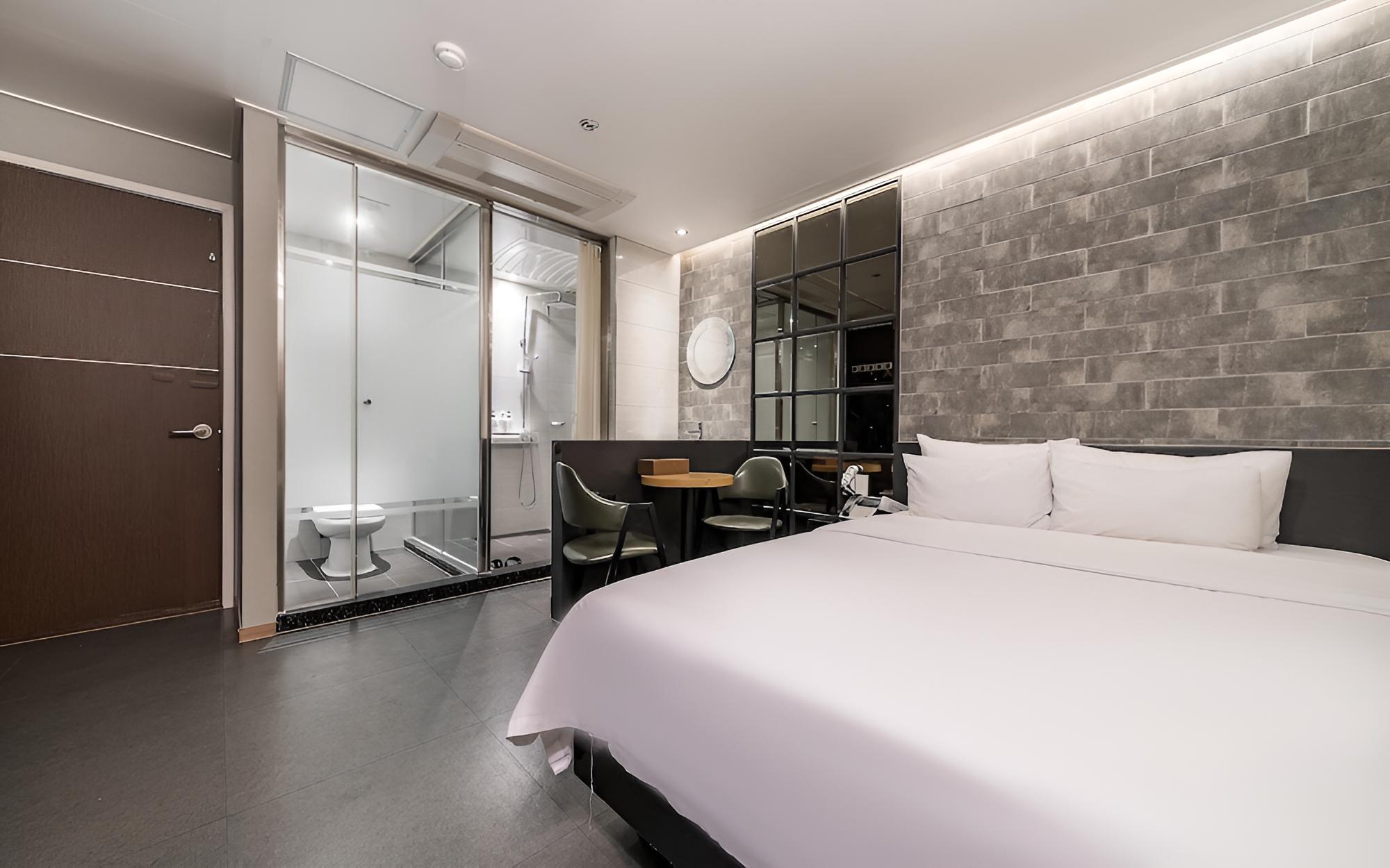 Room (Standard (OTT available in all rooms ) - Photo 7