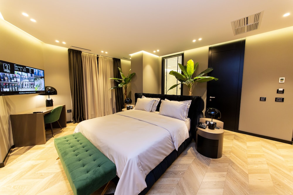 Royal Studio Suite, Lake View