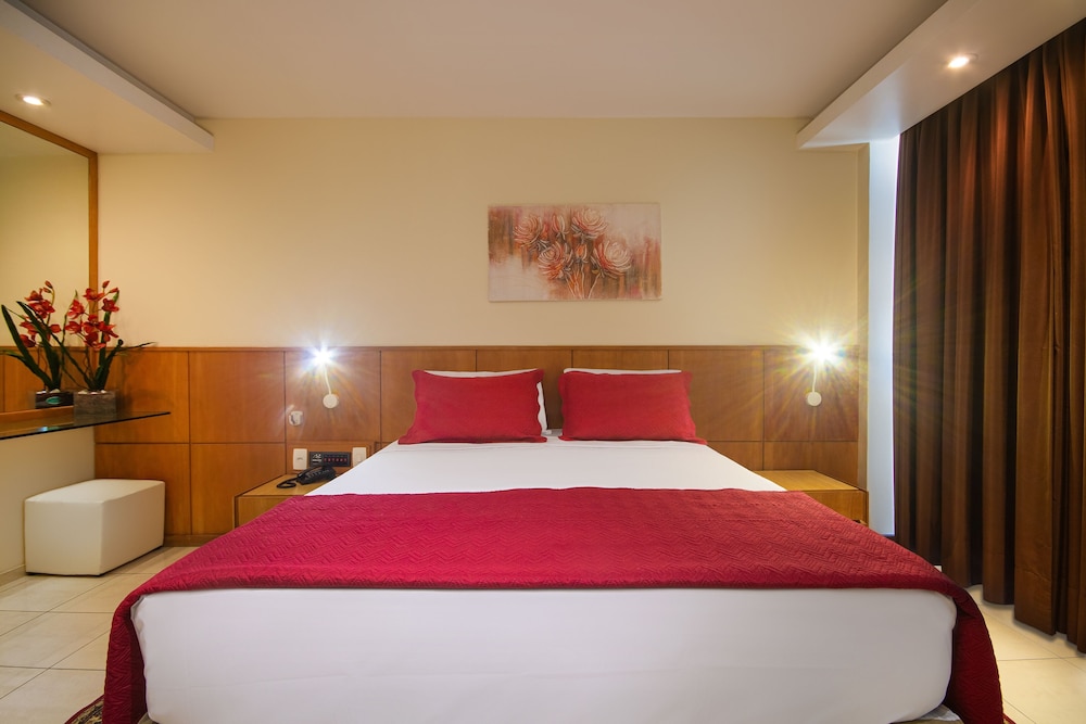 Suite - Photo 1