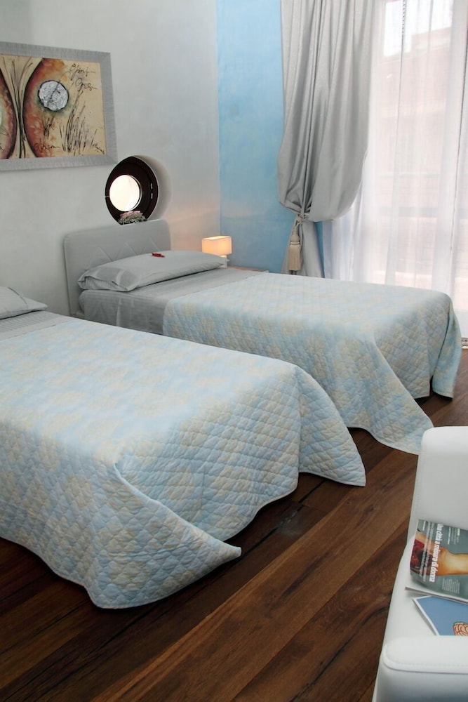 Deluxe Double or Twin Room, Private Bathroom, City View photo 1