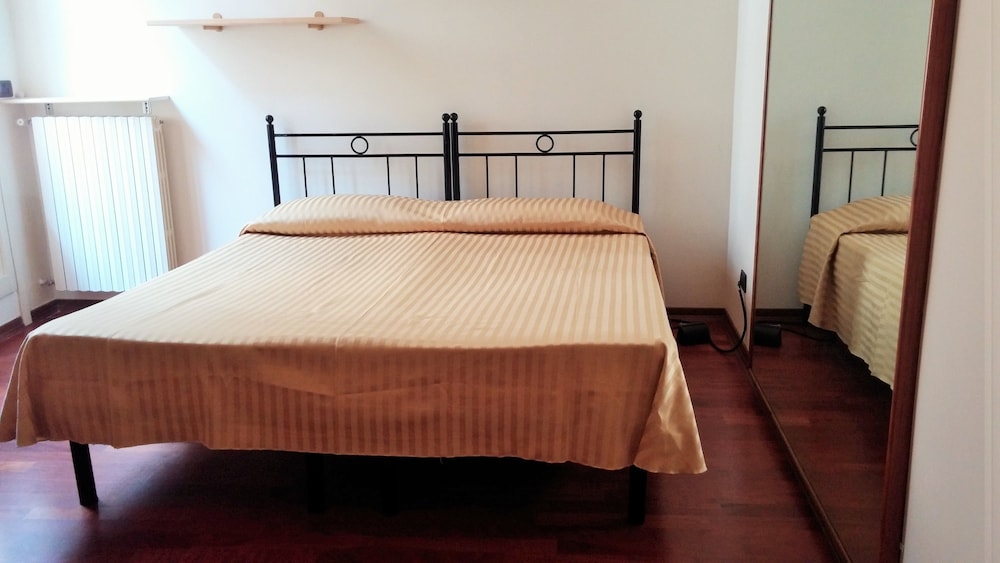Apartment, 2 Bedrooms, Canal View (Cannaregio - Fondamenta Misericordia) photo 1