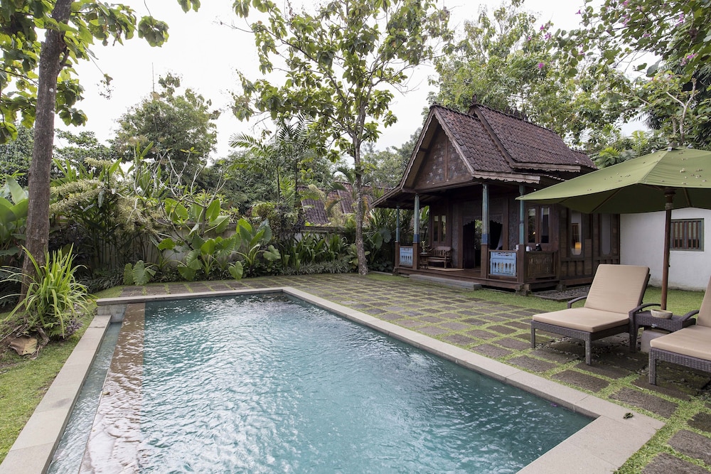 Exclusive Traditional Pool Villa
