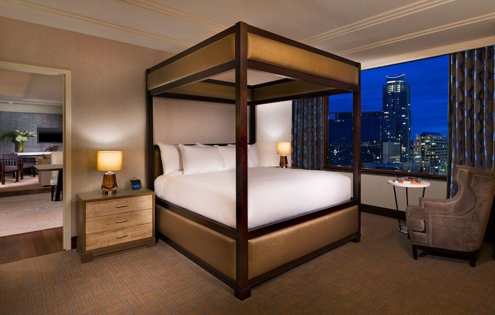 Presidential Suite, 1 King Bed, Accessible (3x3 Shower)