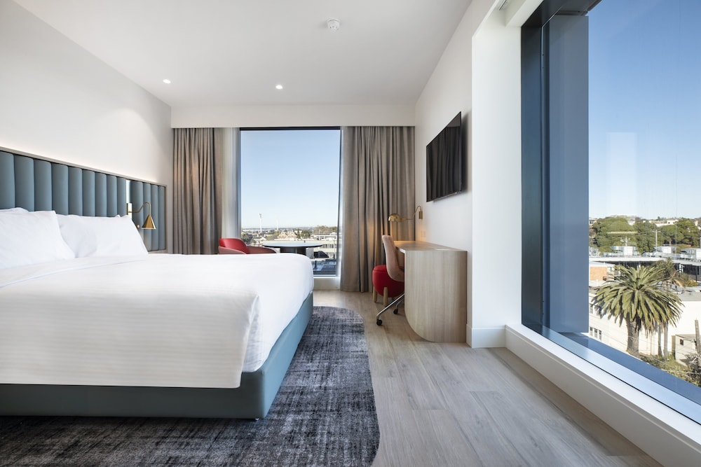 Premium Room, 1 King Bed - Photo 1