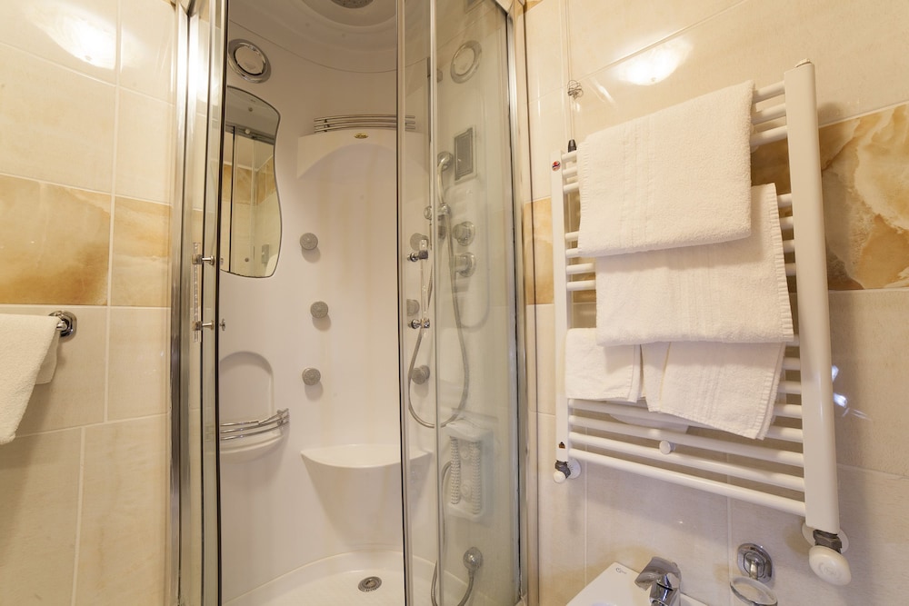 Standard Double Room, Partial Sea View - Photo 6