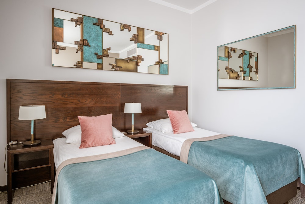 Classic Twin Room, 2 Twin Beds - Photo 5