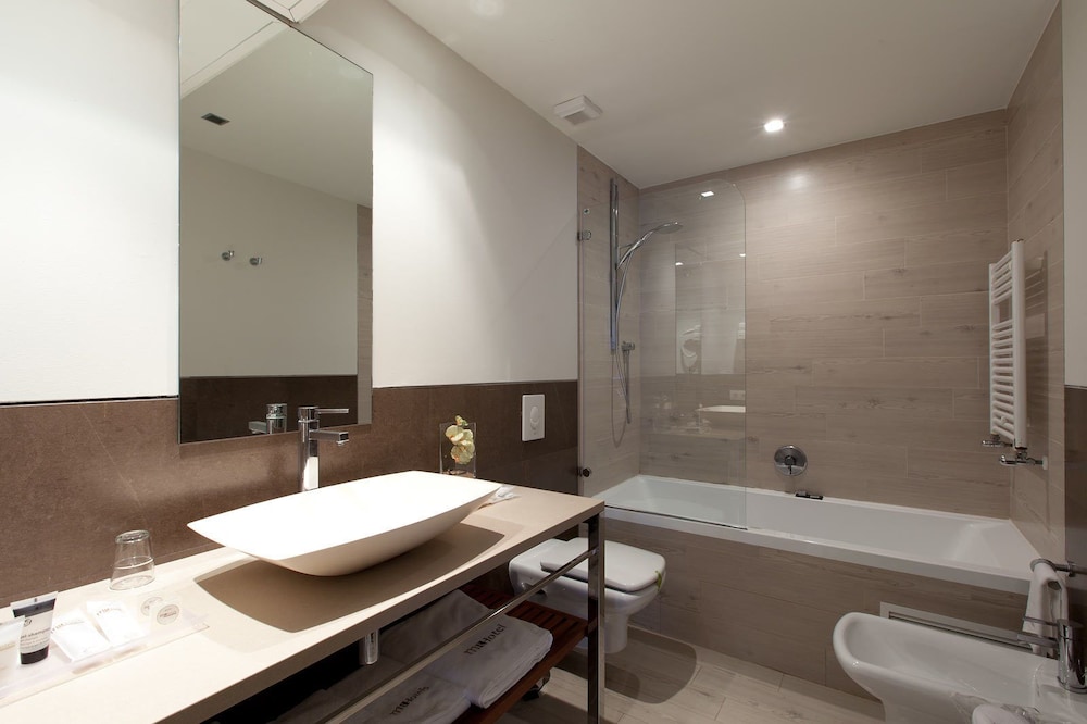 Superior Double Room, Sea View - Photo 3