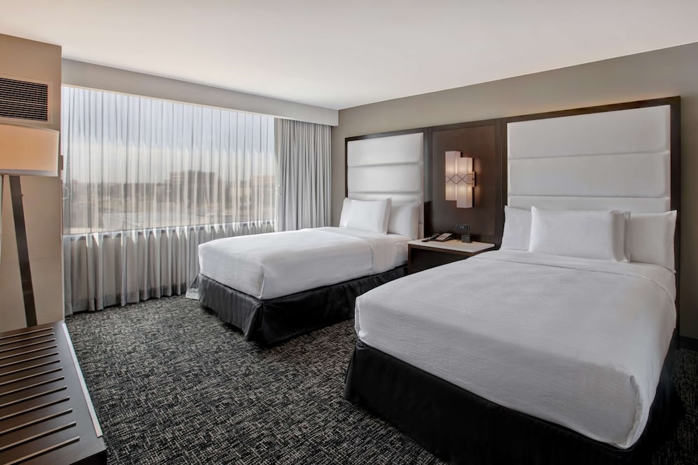 Suite, 2 Double Beds, Accessible, Bathtub (Mobility & Hearing) - Photo 2