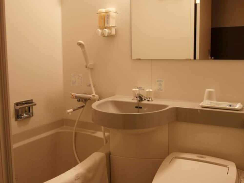 Single Room, Non Smoking - Photo 8