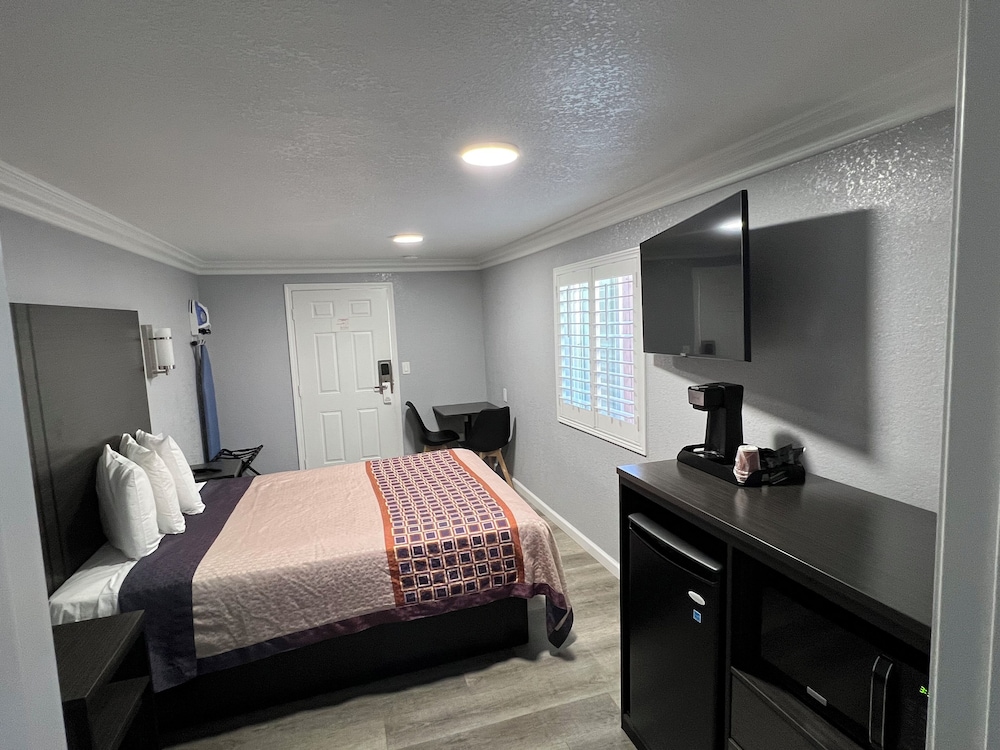 Room, 1 Queen Bed - Photo 3