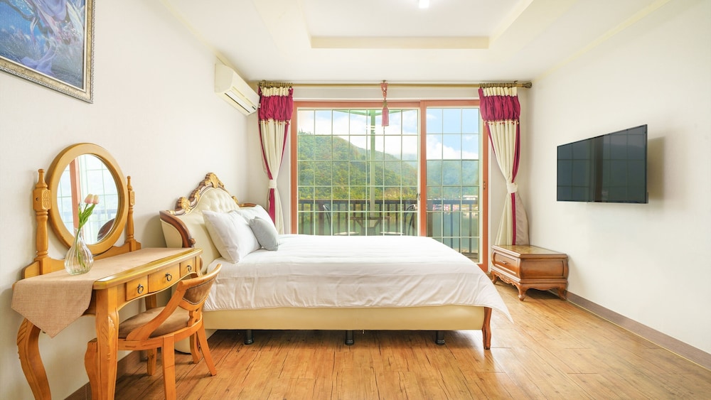 Basic Room, 1 Bedroom (Byeolbit(river view)) - Photo 5