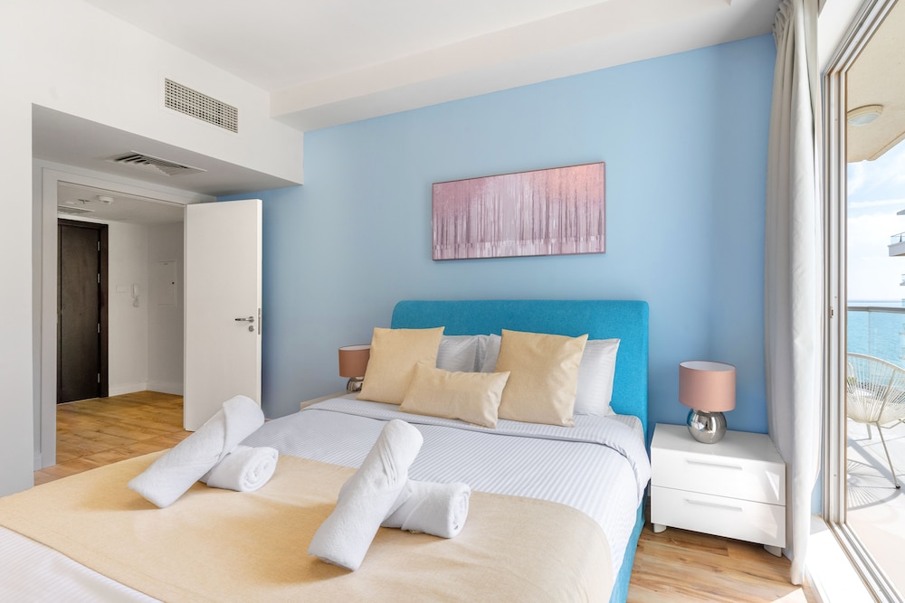 Luxury Apartment photo 2