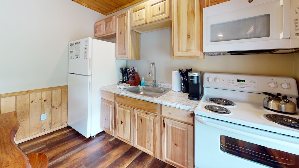 Premium Suite, 1 Bedroom, Non Smoking, Kitchen photo 3