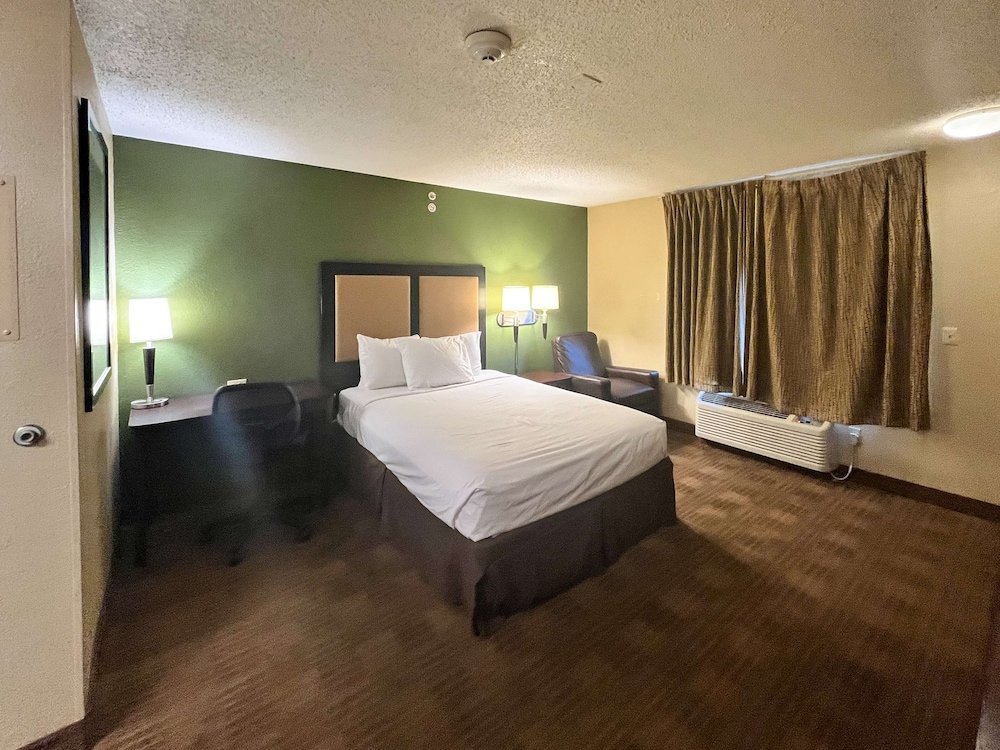 Standard Room, 1 Queen Bed, Non Smoking, Kitchen - Photo 2