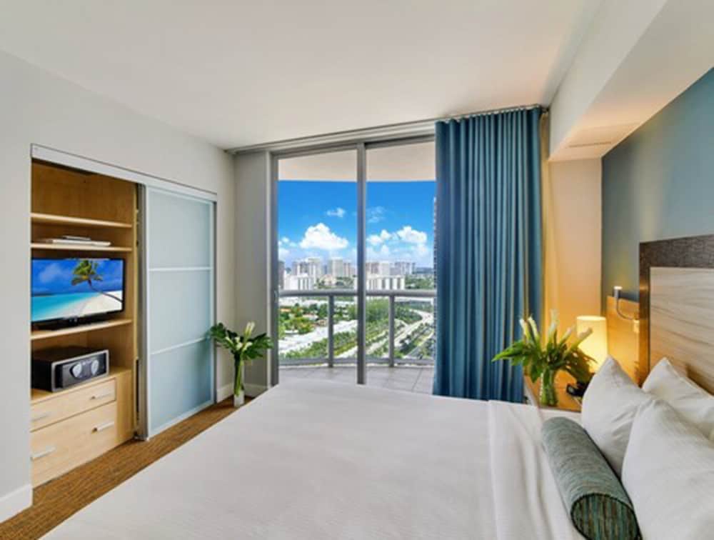 Classic Room, 1 King Bed, Bay View - Photo 1