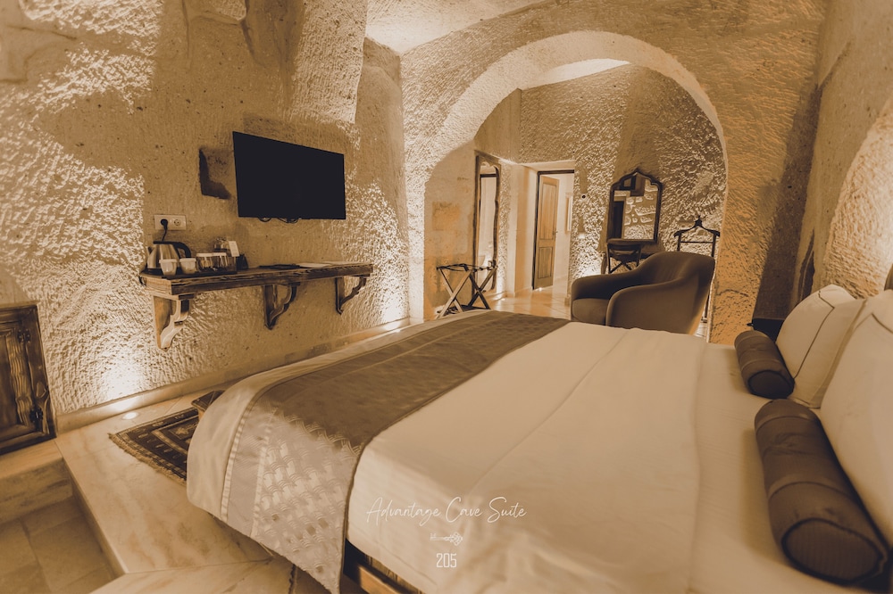 Advantage Cave Suite photo 3