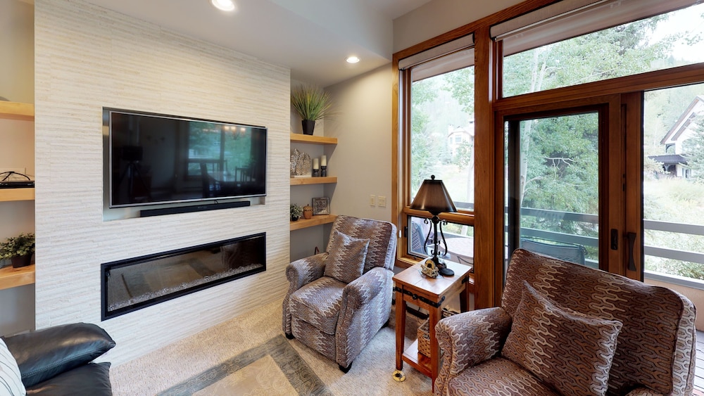 Condo, 2 Bedrooms (Platinum)
