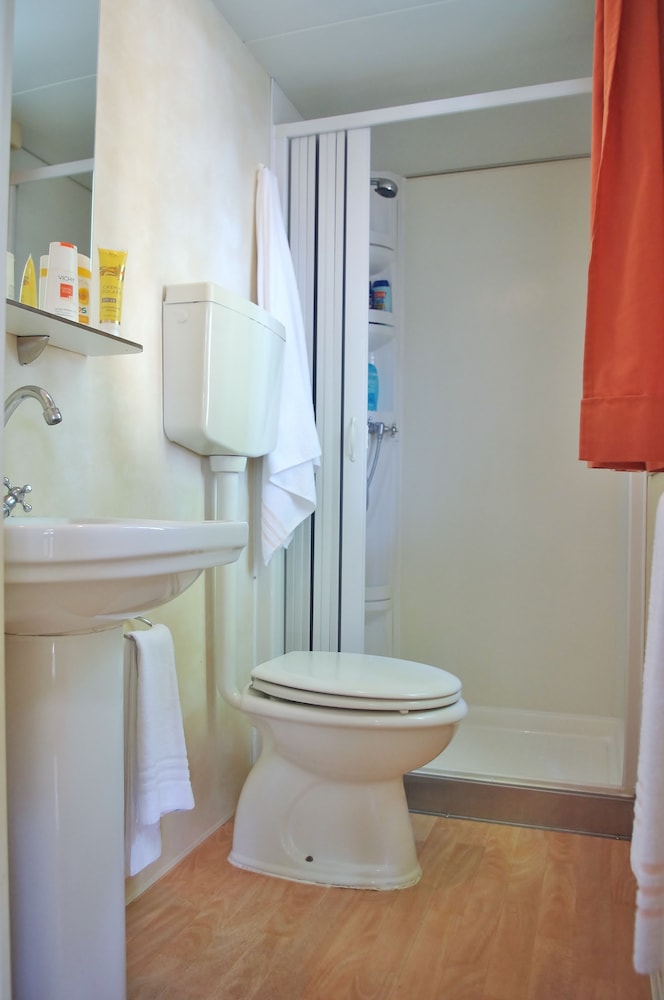 Standard Mobile Home photo 3