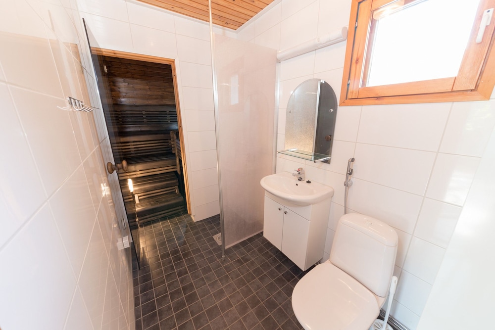 Cottage, multiple beds (5-6 Adults) - Photo 9