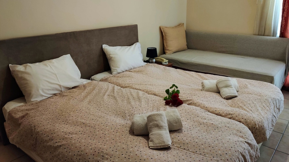 Standard Double Room, 1 Double or 2 Twin Beds photo 3
