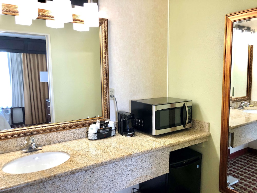 Suite, 1 Queen Bed, Non Smoking (with Sofabed)
