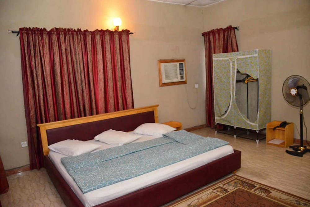 Executive Suite, 1 King Bed, Non Smoking photo 1